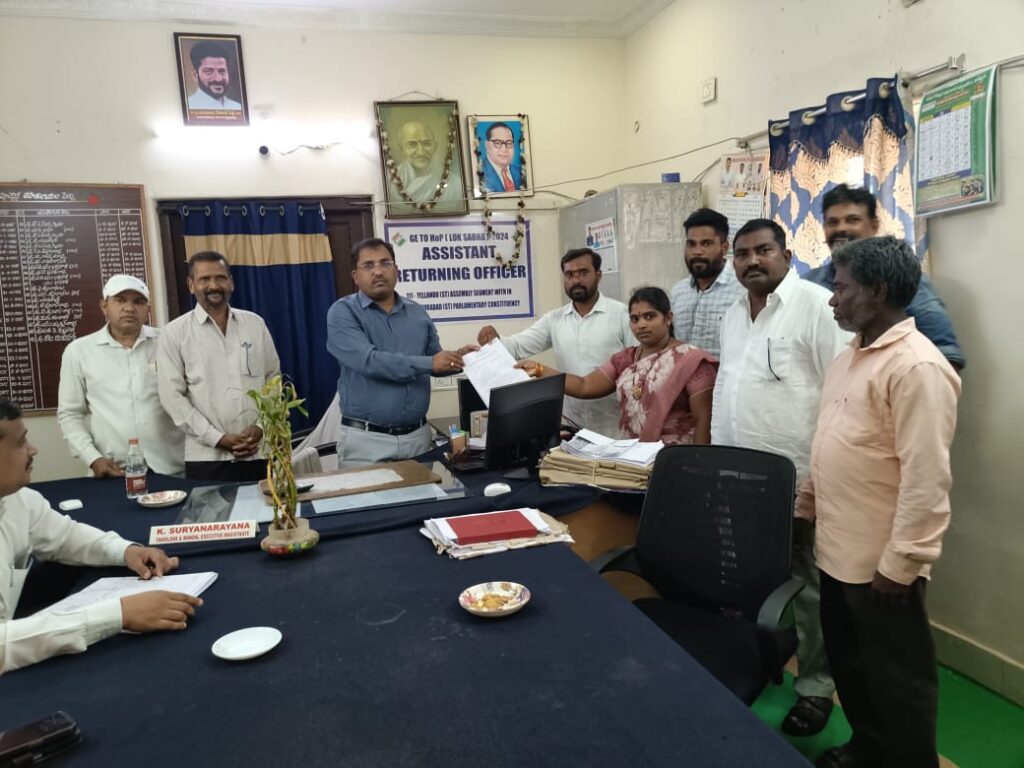 ఓసి అంశంపై ఇల్లందుకు వచ్చిన ఆర్డీవో మధును కలిసిన విజయలక్ష్మి నగర్ తిలక్ నగర్ జిపి సర్పంచులు రమేష్ బాబు,స్రవంతిలు.