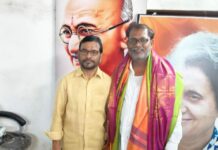 ఇల్లందు పట్టణ కాంగ్రెస్ పార్టీ నూతన అధ్యక్షుడిగా ఎన్నికైన బోళ్ళ సూర్యం సన్మానించిన భద్రాద్రి కొత్తగూడెం జిల్లా మైనారిటీ సేల్ కార్యదర్శి:– MD ఇబ్రహీం