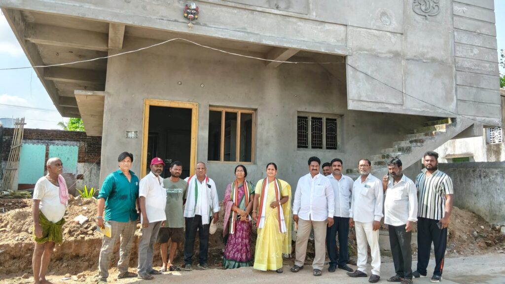 ముగ్గురు కౌన్సిలర్ల ఆధ్వర్యంలో మూడు వార్డుల్లో పర్యటించిన మున్సిపల్ చైర్‌పర్సన్  దొడ్డ కిరణ్ మిత్ర డానియెల్.